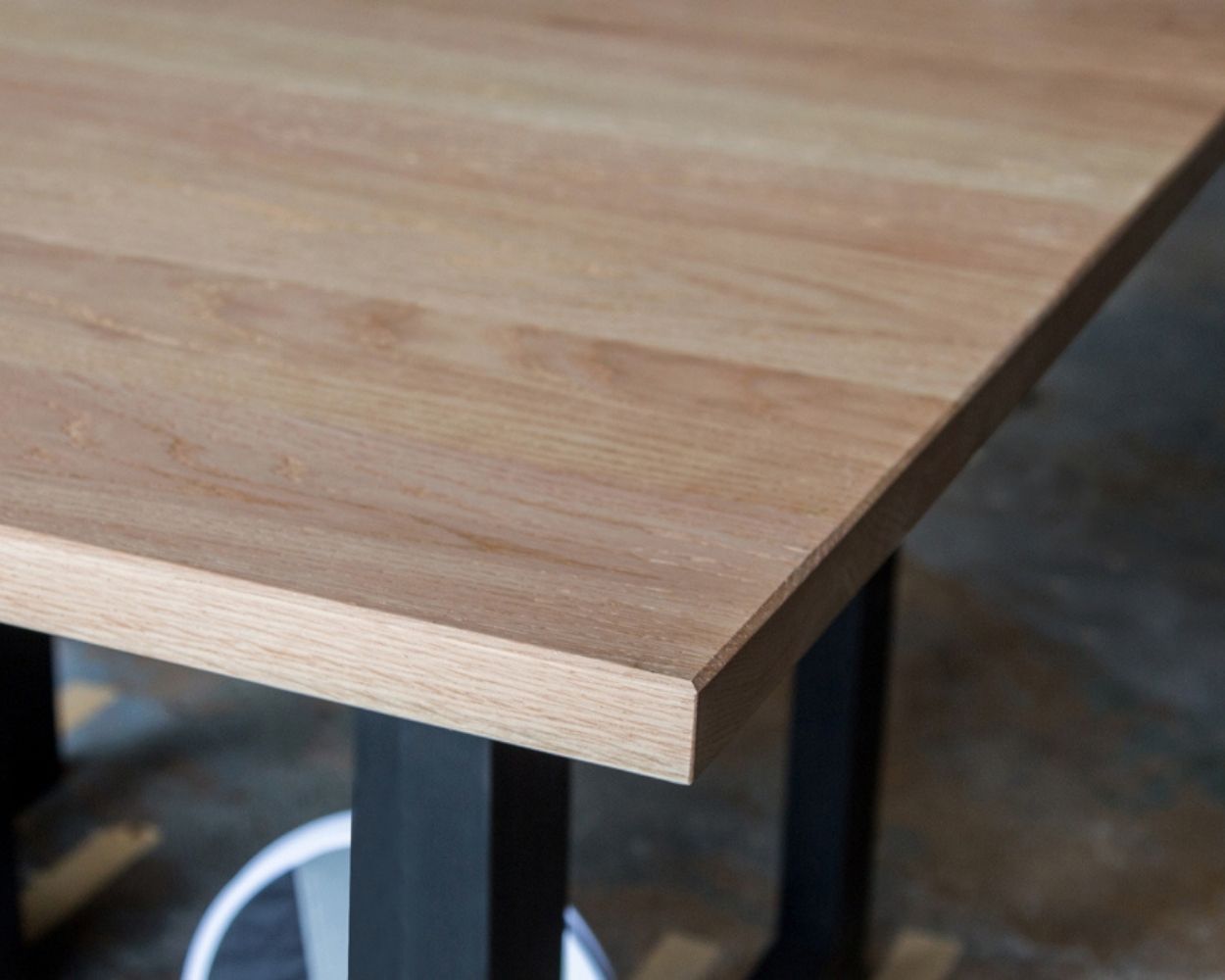DT-90334 - The standard chamfer edges on a red oak table top