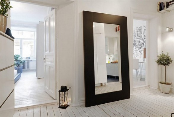 Decorating Tips With Leaning Mirrors, How To Secure A Floor Standing Mirror