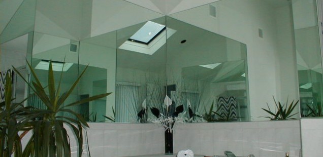 Custom Mirrors For Stunning Bathroom Interiors