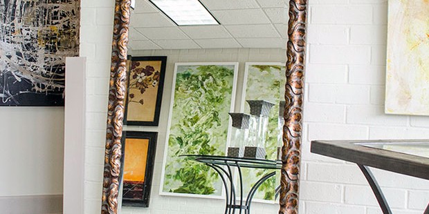 Decorative Mirror For Contemporary And Chic Homes
