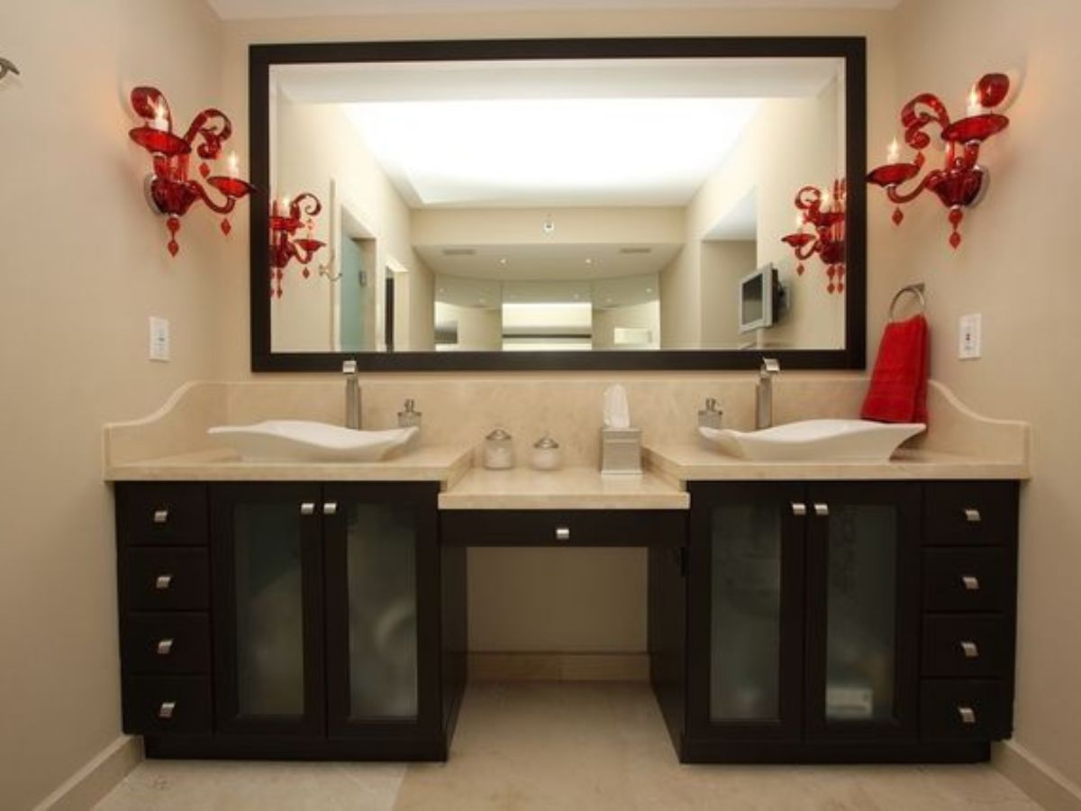 Bathroom mirror wth black frame