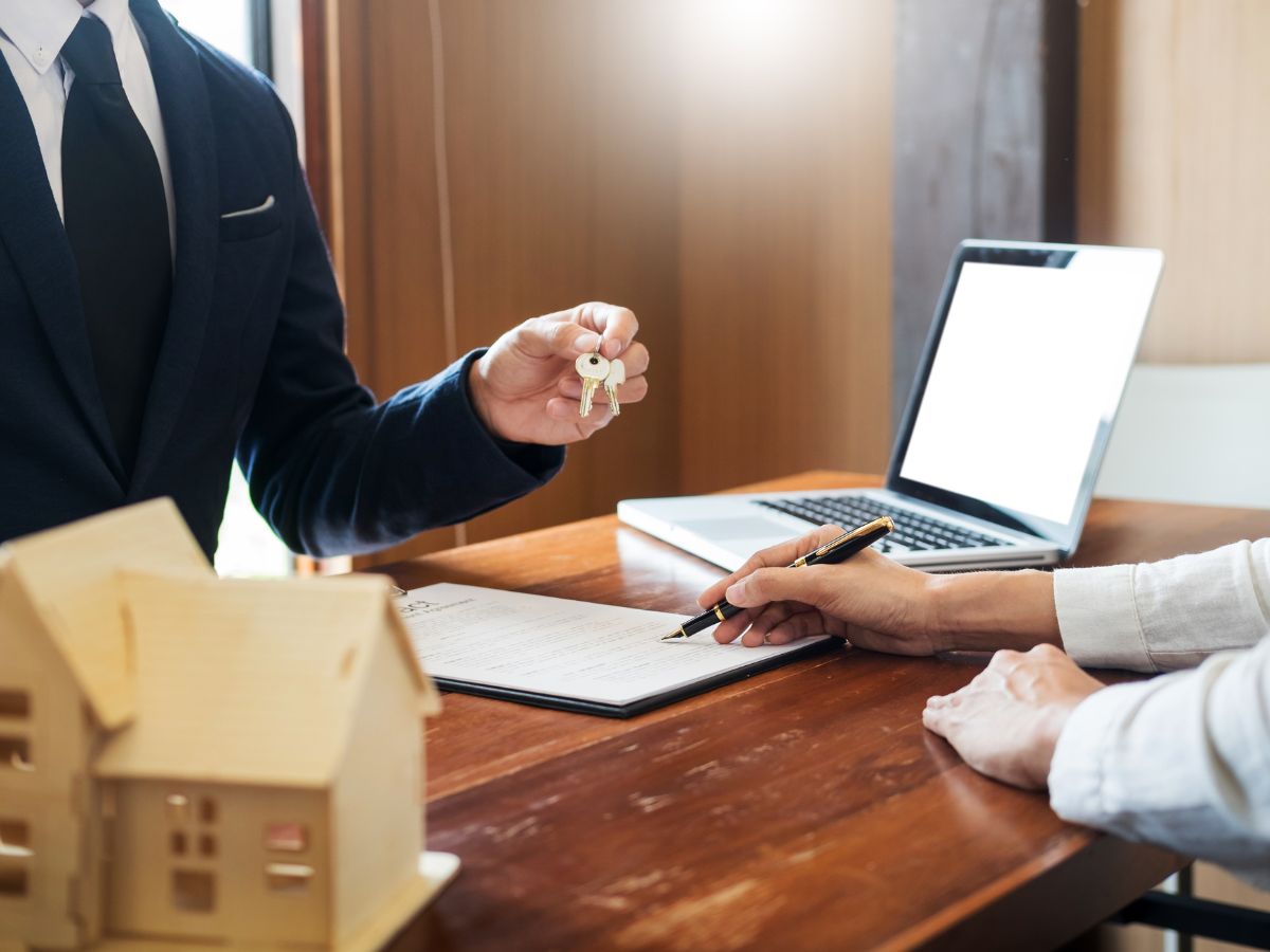 woman signing a lease agreement