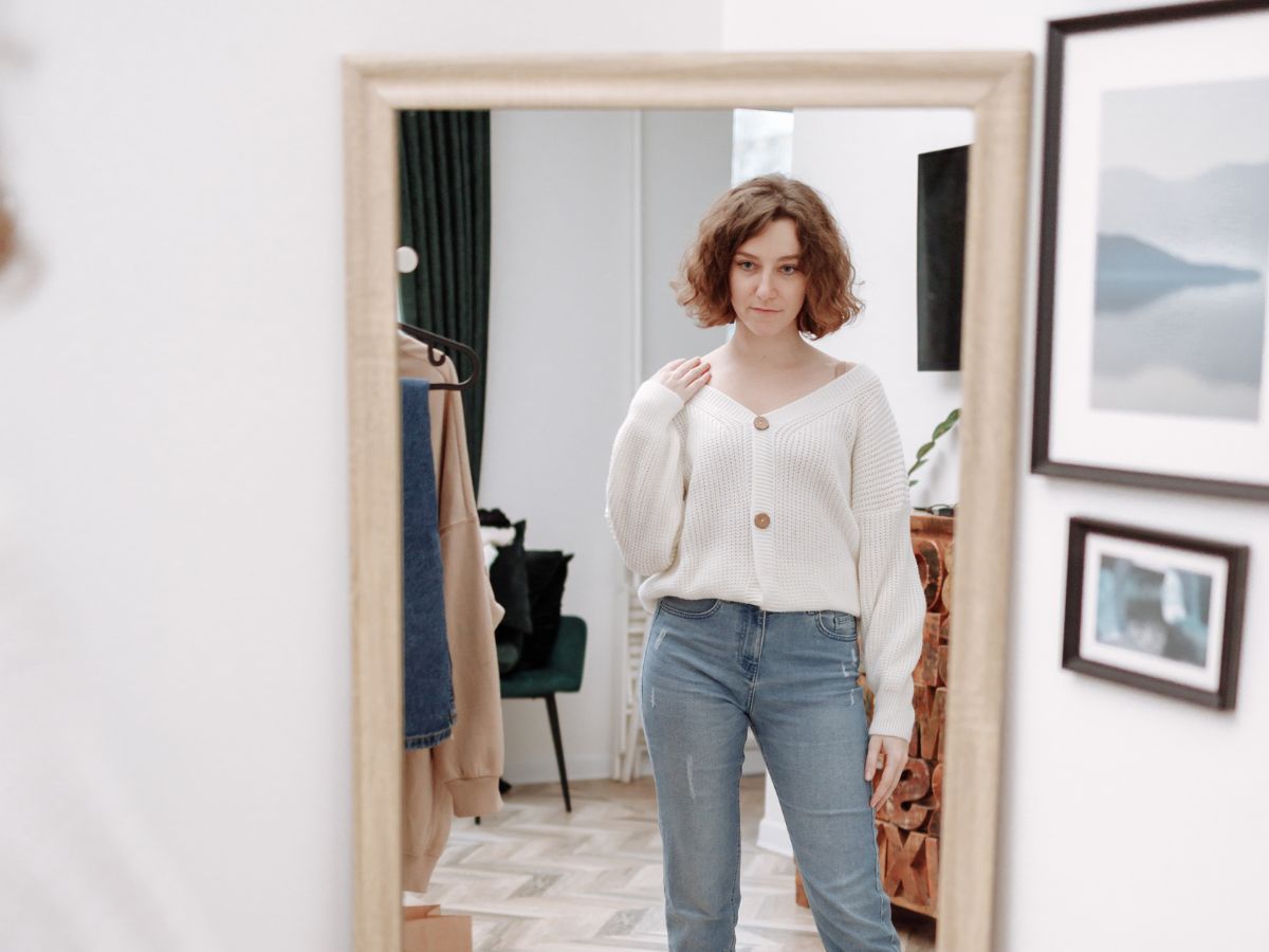 MAL-1296 White Framed Mirror For Retail Store