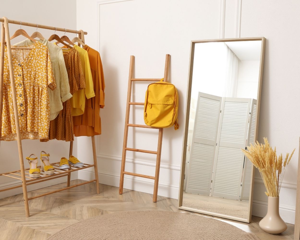 How to Choose the Perfect Full-Length Mirror: Expert Tips and Styles